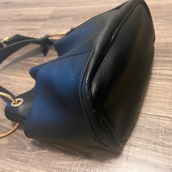 Steve Madden Black Bucket Bag Crossbody  Gold Hardware - Picture 6 of 9